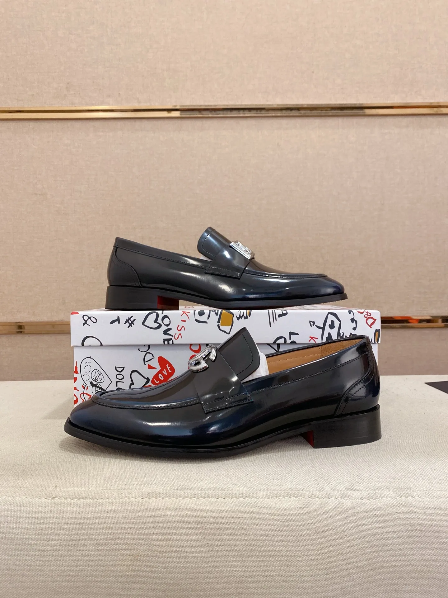 Men's clothing and shoes💰 520💰🌲DG top-notch🔍🔍men's new leather shoes🚹sold at the same time⚠The uppers are imported cowhide from Italy, the entire imported cowhide lining, and imported accessories💪💪, completely 1⃣️ vs. 1⃣️🇮🇹 💪💪, ⚠Sole: The original sole is specially provided by the original factory, the exclusive movable molded sole is super comfortable, ⚠Original factory follow-up goods, 🔍🔍high quality, can be entered and exited at will, welcome to compare ⚠Size number: 38-44. Can be customized 45 non-returnable